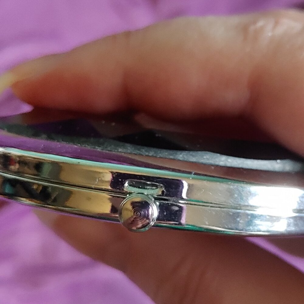Jeweled Compact - Picture 4 of 4